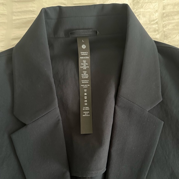 Lululemon - New venture button front blazer - Picture 16 of 16